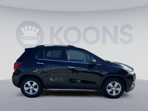Used 2019 Chevrolet Trax LT w/ LT Convenience Package FWD image 8
