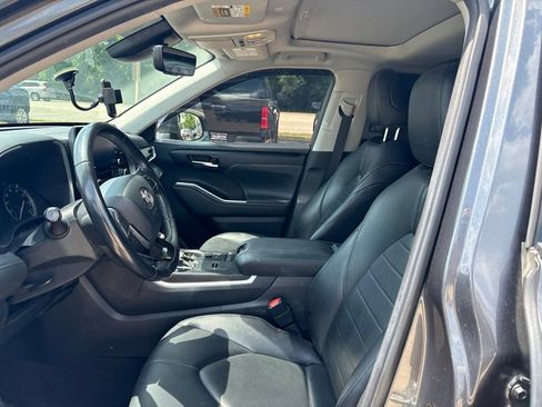 Used 2020 Toyota Highlander XLE FWD image 11