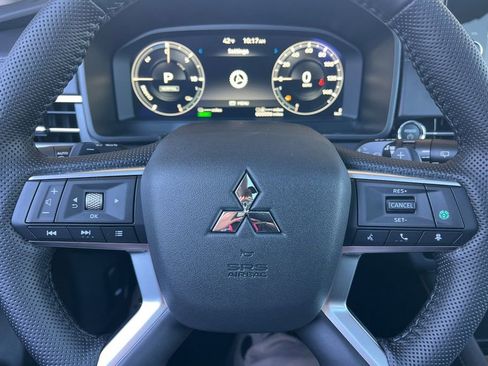 New 2025 Mitsubishi Outlander SE image 25