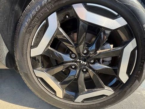 Certified 2024 Kia Telluride EX w/ EX Captain's Chair Package FWD image 11