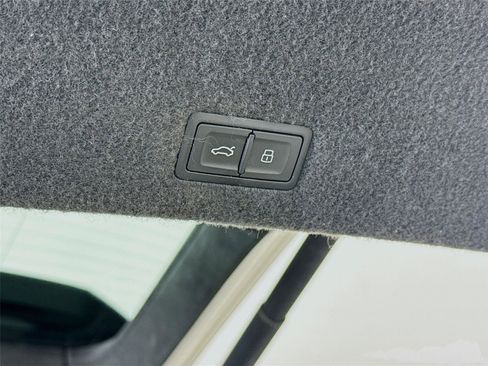 Used 2019 Lamborghini Urus image 18