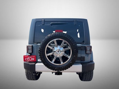 Used 2015 Jeep Wrangler Unlimited Sahara w/ Connectivity Group AWD/4WD image 9