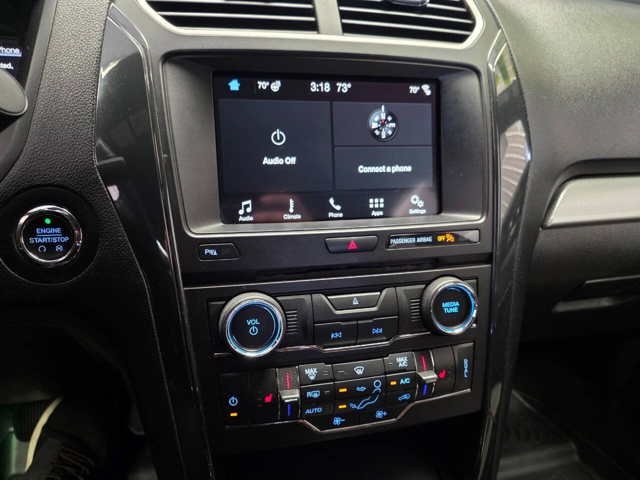 Used 2017 Ford Explorer XLT w/ Equipment Group 202A AWD/4WD image 21