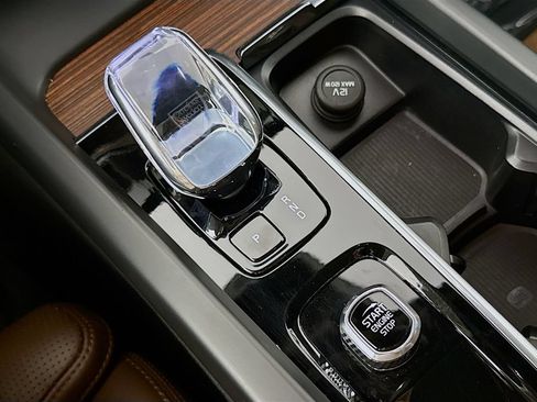 Certified 2024 Volvo V60 B5 Cross Country Ultimate w/ Protection Package Premier AWD/4WD image 17