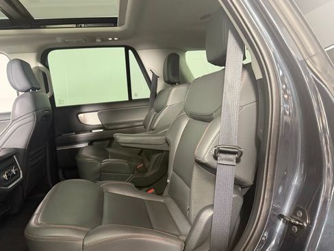 Used 2025 Ford Expedition Active AWD/4WD image 25