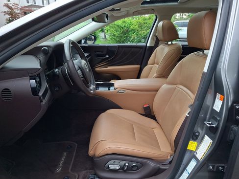 Used 2020 Lexus LS 500h AWD image 13