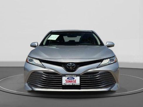 Used 2018 Toyota Camry XLE FWD image 3