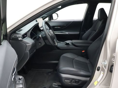 Certified 2024 Toyota Venza Limited image 14