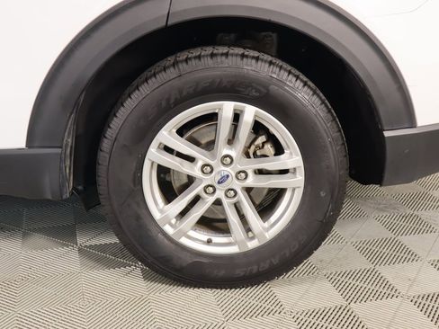 Used 2023 Ford Explorer XLT w/ Equipment Group 202A image 19