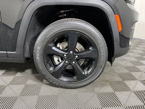 Used 2023 Jeep Grand Cherokee Altitude AWD/4WD image 9
