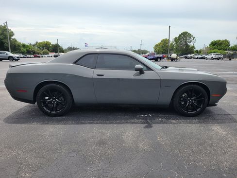 Used 2017 Dodge Challenger R/T w/ Blacktop Package RWD image 4