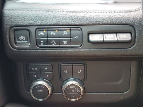 Used 2022 GMC Yukon XL Denali image 29