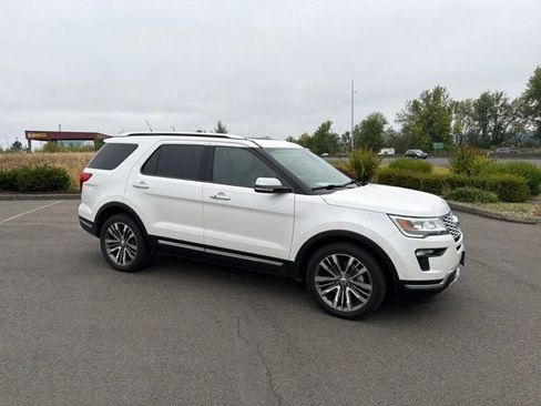 Used 2018 Ford Explorer Platinum AWD/4WD image 3