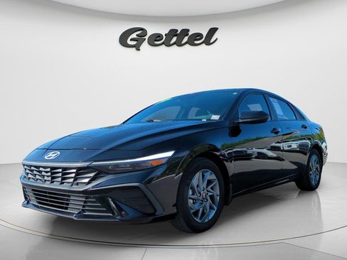 Certified 2024 Hyundai Elantra SEL FWD image 1
