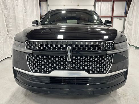Used 2025 Lincoln Navigator L Reserve image 2