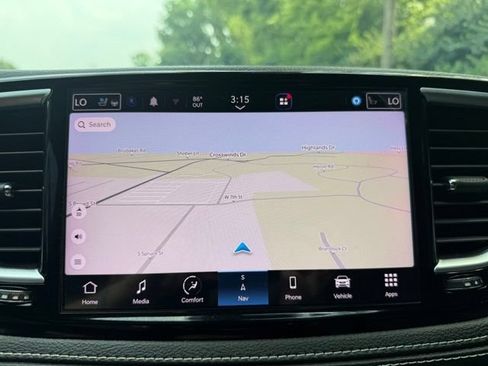 Used 2022 Chrysler Pacifica Limited w/ Uconnect Theater Family Group AWD/4WD image 18