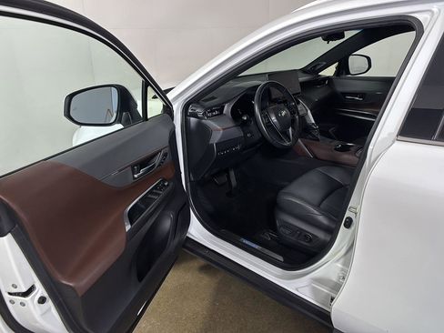 Used 2024 Toyota Venza Limited AWD/4WD image 2