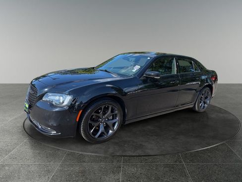 Used 2023 Chrysler 300 S RWD image 3