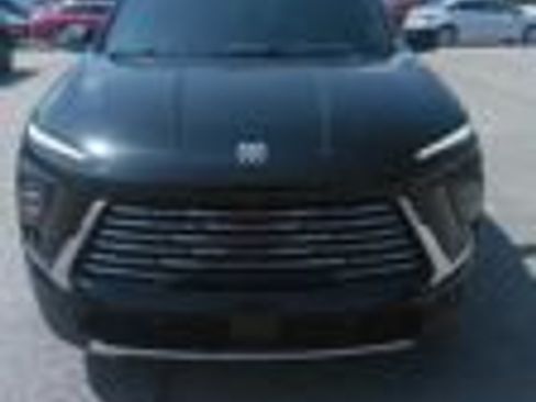 Used 2025 Buick Enclave Preferred FWD image 8