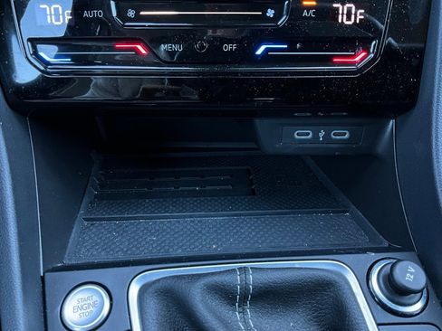 Used 2025 Volkswagen Jetta SE image 25