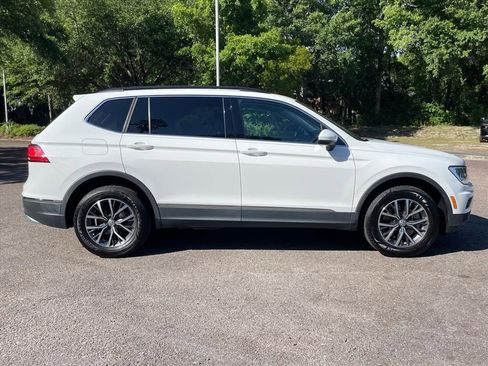 Used 2020 Volkswagen Tiguan SE FWD image 2