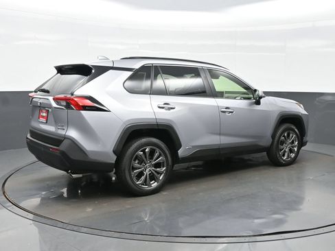 Used 2023 Toyota RAV4 XLE Premium AWD/4WD image 6