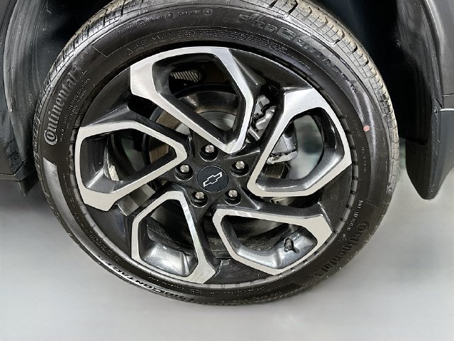 Used 2025 Chevrolet Trax RS w/ Sunroof Package FWD image 30