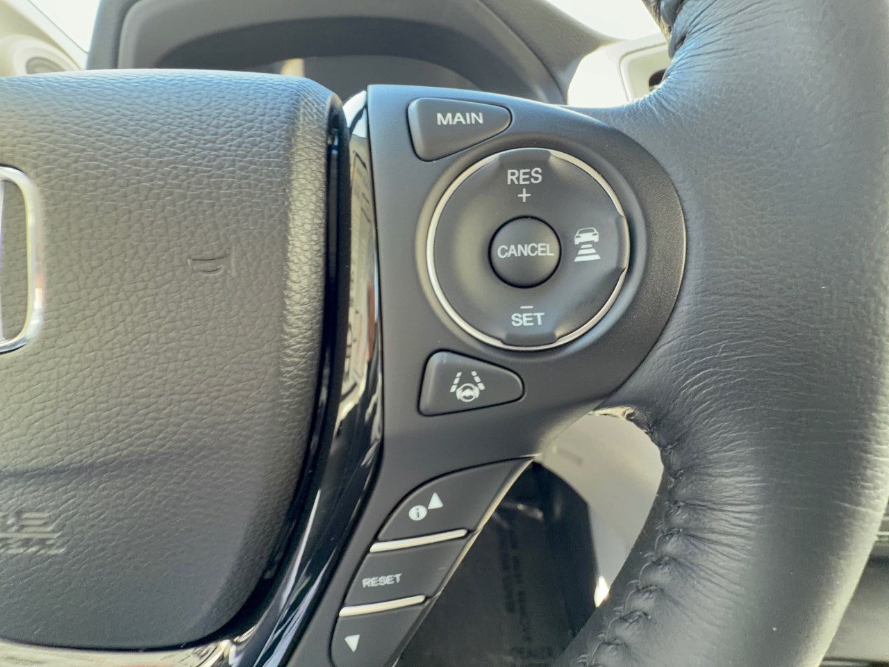 Used 2016 Honda Pilot Touring image 19