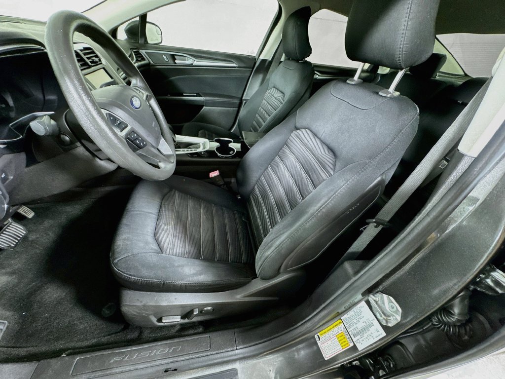 Used 2016 Ford Fusion SE FWD image 23