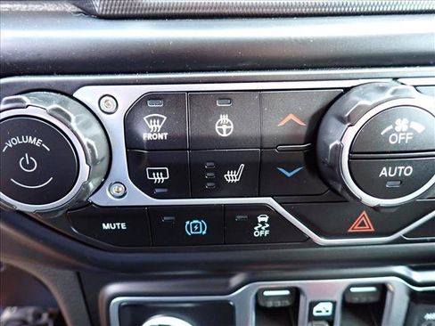 Used 2023 Jeep Wrangler Unlimited w/ Cold Weather Group AWD/4WD image 18