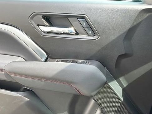 Used 2024 Chevrolet Colorado Z71 w/ Z71 Convenience Package 2 image 28