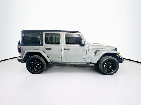 Used 2022 Jeep Wrangler Unlimited Sahara w/ Cold Weather Group AWD/4WD image 10
