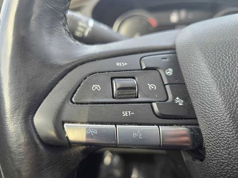 Used 2022 Cadillac XT4 Luxury w/ Cold Weather Package image 33