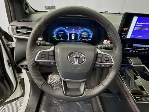 Used 2025 Toyota Sienna XSE w/ XSE Premium Package AWD/4WD image 11