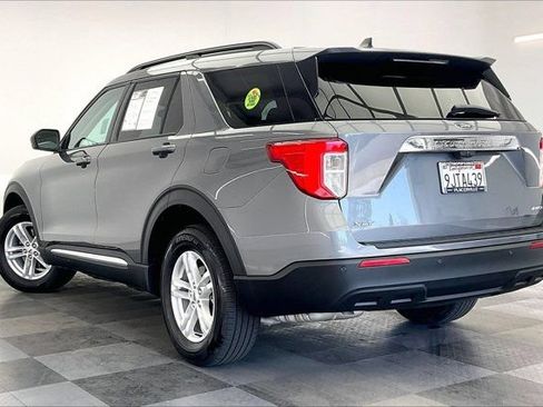 Used 2023 Ford Explorer XLT AWD/4WD image 10