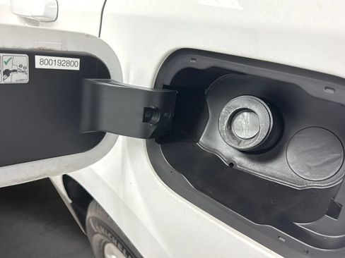 Used 2021 Chevrolet Equinox LS FWD image 31