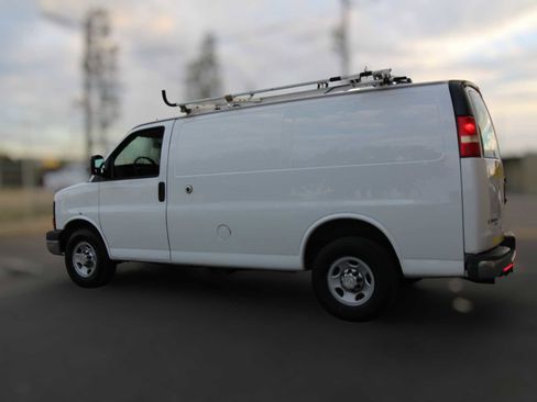 Used 2014 Chevrolet Express 2500 image 2