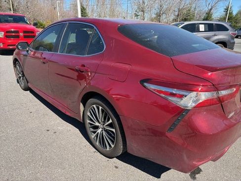 Used 2018 Toyota Camry SE image 15