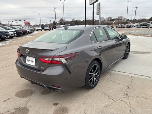 Used 2021 Toyota Camry SE w/ Convenience Package image 6