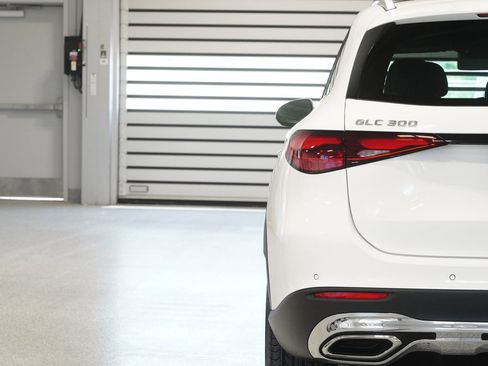 Used 2026 Mercedes-Benz GLC 300 4MATIC image 9