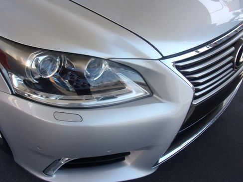 Used 2013 Lexus LS 460 w/ Comfort Pkg RWD image 8