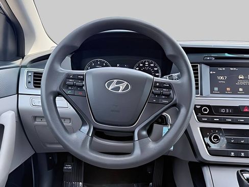 Used 2017 Hyundai Sonata SE FWD image 9