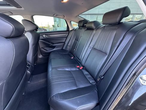 Used 2018 Honda Accord Touring image 12