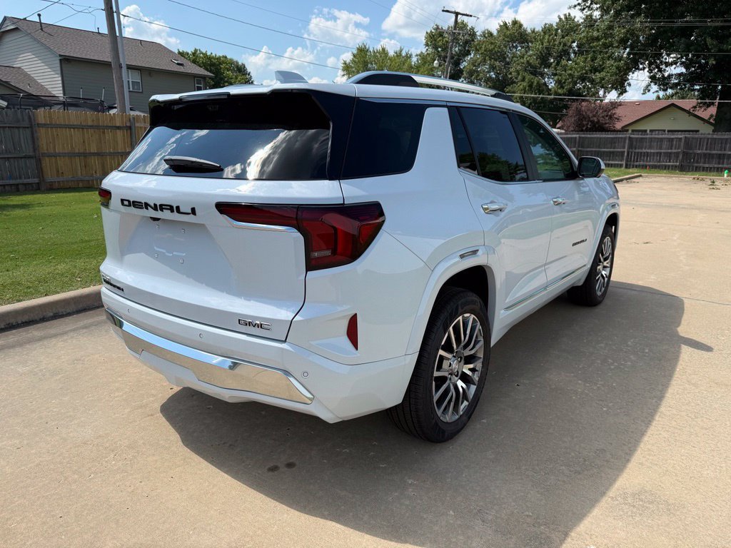 New 2026 GMC Terrain Denali w/ LPO, Black Badging Package AWD/4WD image 5