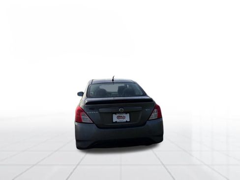Used 2017 Nissan Versa SV FWD image 4