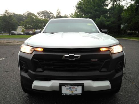 Used 2023 Chevrolet Colorado Trail Boss w/ Technology Package AWD/4WD image 3