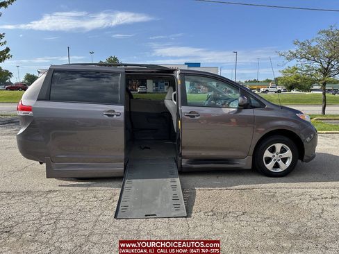 Used 2013 Toyota Sienna LE FWD image 1