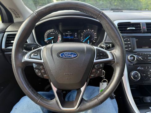 Used 2015 Ford Fusion SE w/ Equipment Group 201A FWD image 12