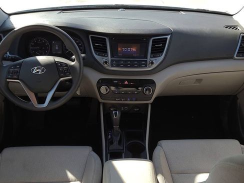 Used 2018 Hyundai Tucson SE AWD/4WD image 3