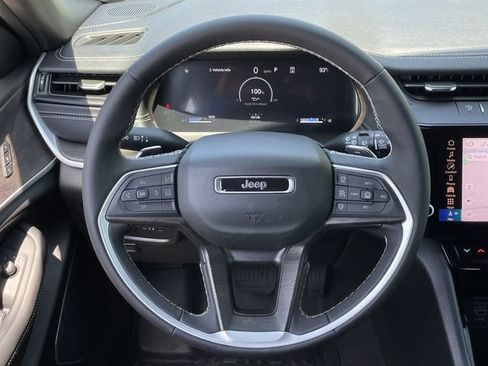 Used 2026 Jeep Grand Cherokee Limited w/ Limited Altitude Package RWD image 11